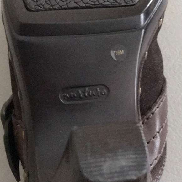 Shoes - Picture 5 of 6